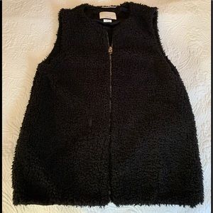 Wilfred Fluffy Zip-up Vest